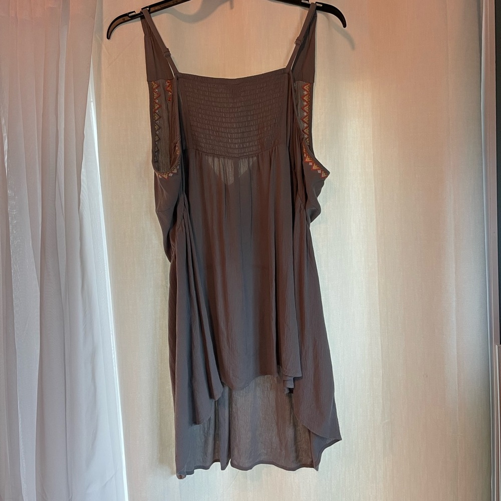 Torrid grey embroidered tank, size 3. - Picture 6 of 6